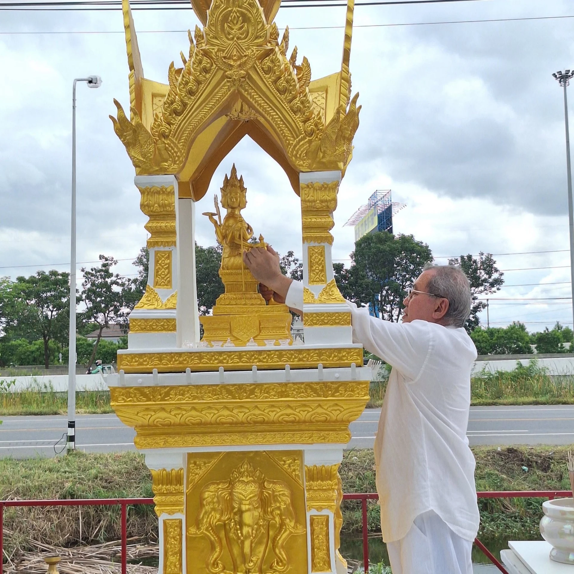 APM GROUP ตั้งศาลพระพรหมแห่งใหม่ เสริมสิริมงคล จุดรวมพลังศรัทธา ก้าวสู่การเติบโตครั้งสำคัญ